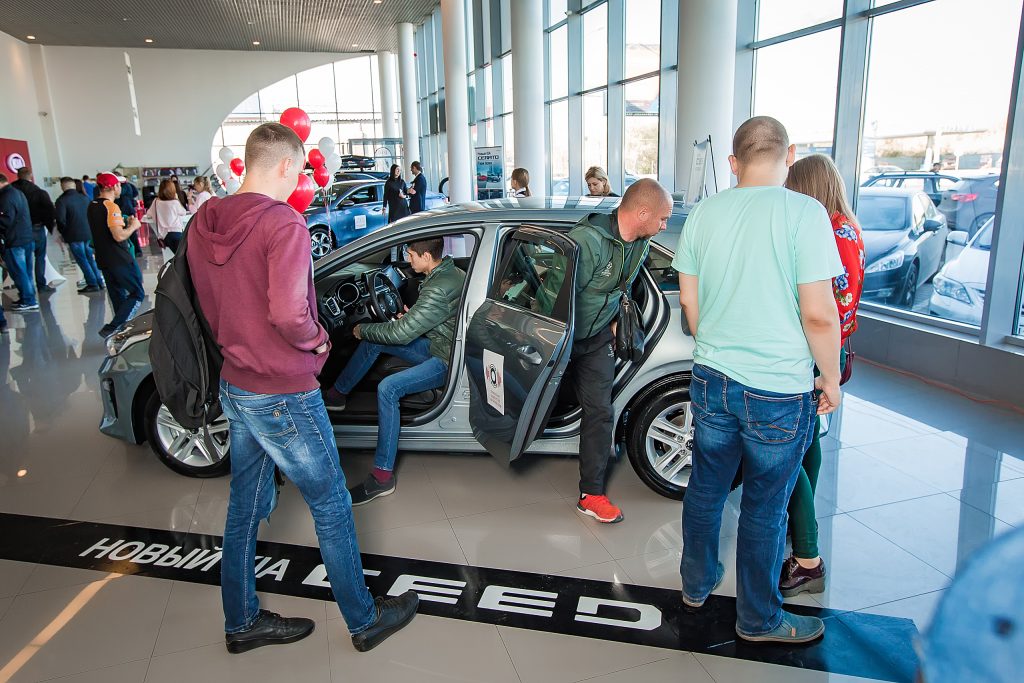 Новосибирские дилеры презентовали обновленные модели KIA