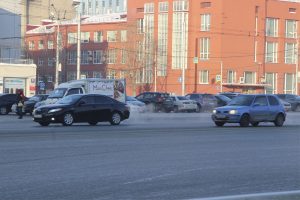 К созданию платных парковок на улицах Новосибирска предлагают привлечь инвесторов