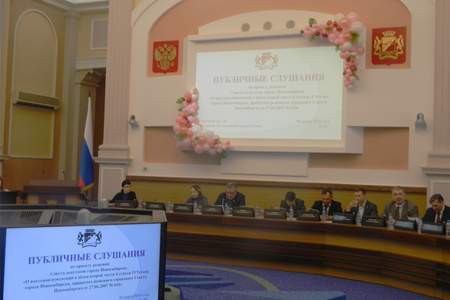 Депутаты горсовета Новосибирска решают вопрос по количеству партийцев и одномандатников