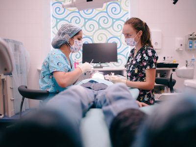 Новосибирские врачи-стоматологи запатентовали способ адаптации детей с РАС к лечению