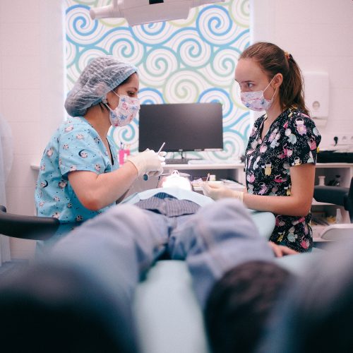 Новосибирские врачи-стоматологи запатентовали способ адаптации детей с РАС к лечению