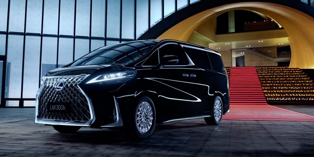 Почему лучше не сравнивать минивэны Lexus LM и Toyota Alphard?