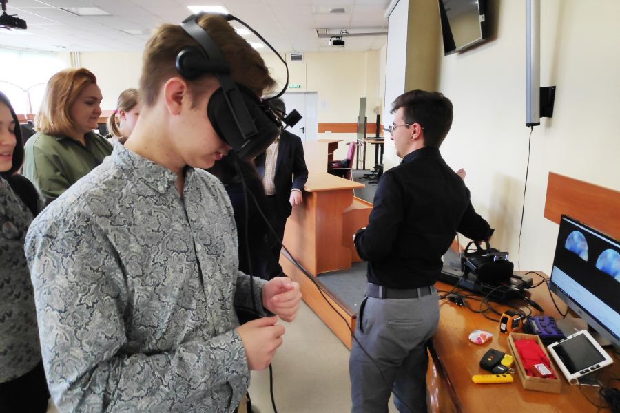 Новосибирские студенты опробовали первый VR-симулятор болезней глаз