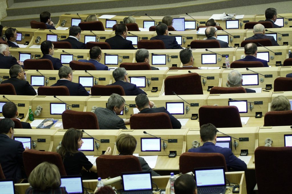 «Единая Россия» определит преемника Караськова в заксобрании в начале июня