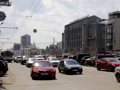 В Новосибирске сокращается доля отечественных авто