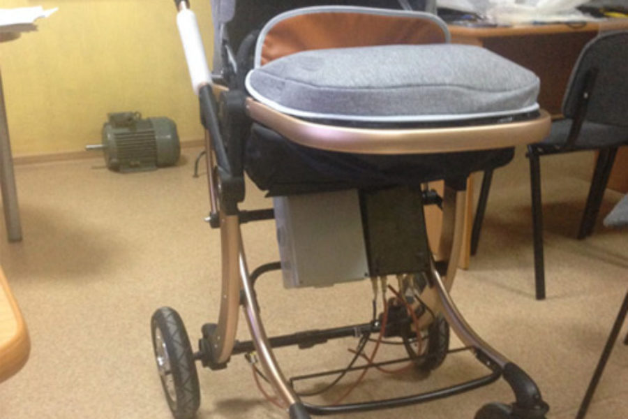 Ученые НГТУ НЭТИ создали универсальный съемный электропривод для детских колясок
