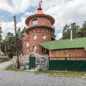 Отель «Старый замок» в п. Кудряшовском выставлен на продажу