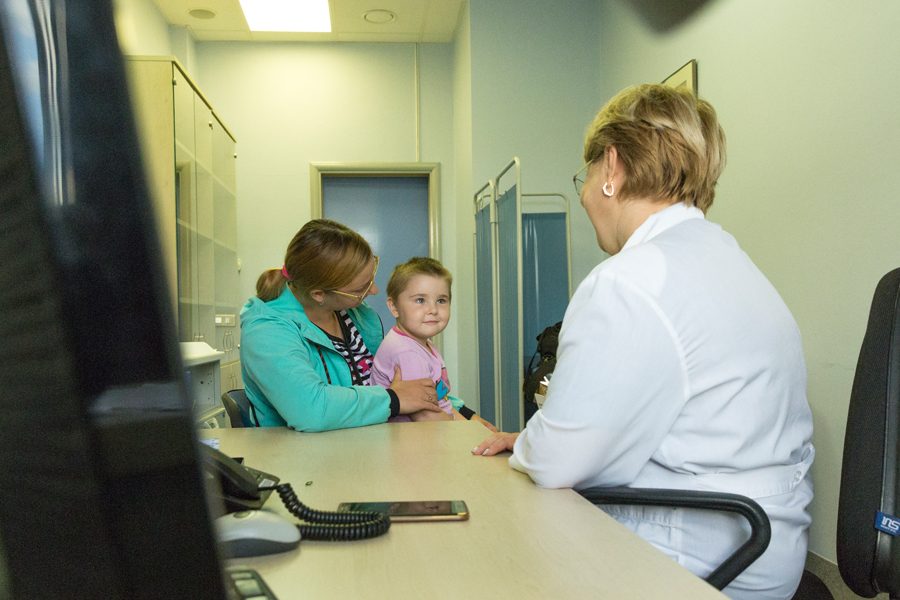 Клиника Мешалкина начала проводить лучевую терапию детям