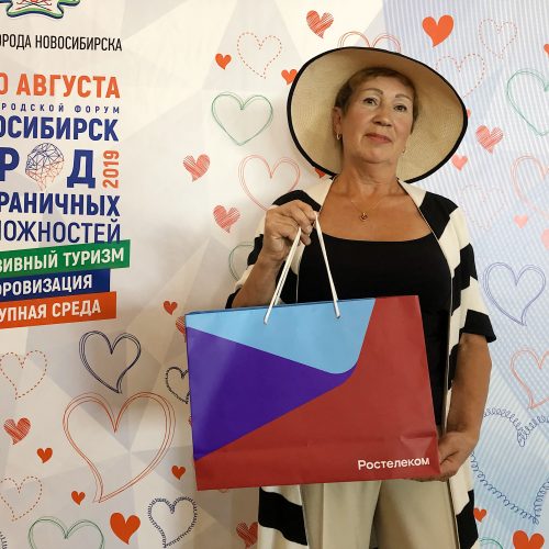 «Ростелеком» в Новосибирске подарил активным волонтерам серебряного возраста подписки на Wink