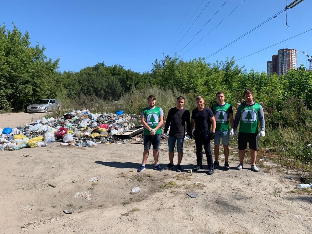 Заельцовский парк очищают от мусора