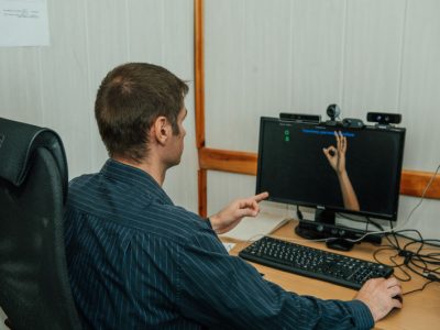 Программист НГТУ НЭТИ обучил систему переводить жесты на русский язык