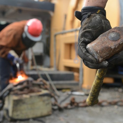 Рабочие строительной компании больше двух месяцев не получают зарплату