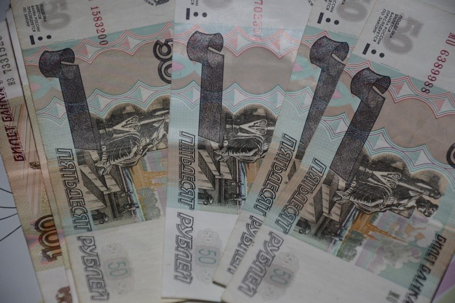 С 1 января будут отменены ежемесячные выплаты по уходу за ребенком в размере 50 рублей