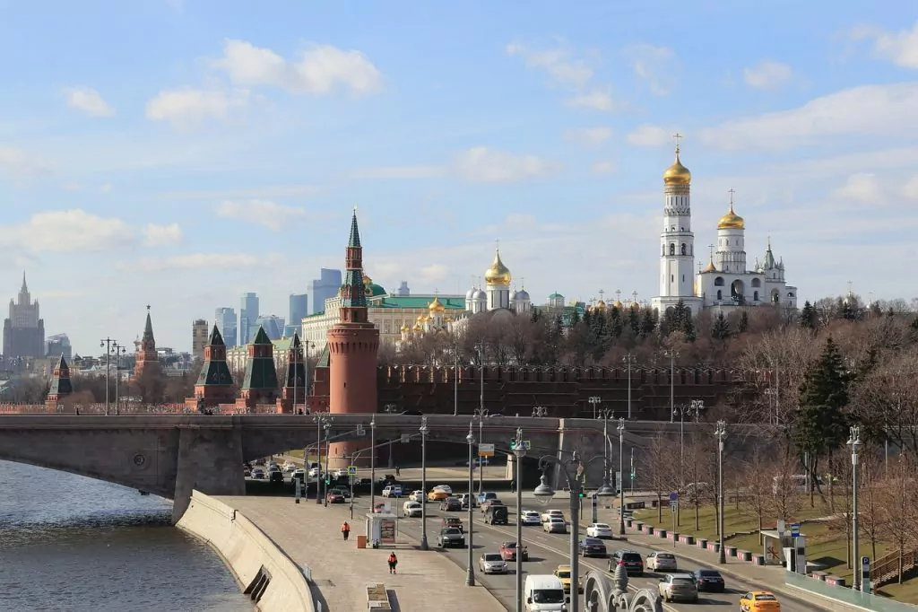 Конституцию не трогать, но чиновников ограничить