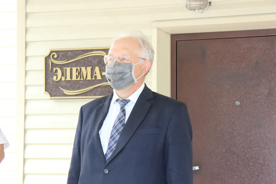 Серебряная маска — не гламур, а стратегический товар