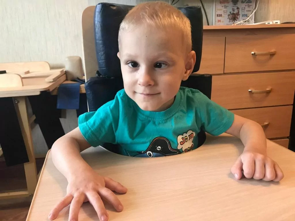 Вите нужны ходунки, чтобы научиться ходить