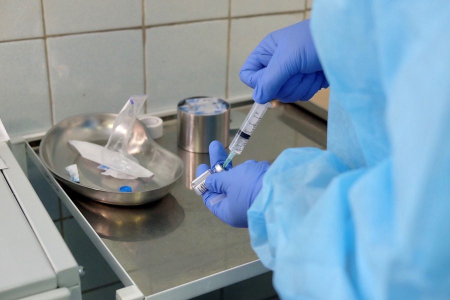Прививку от коронавируса будут ставить в 59 медучреждениях Новосибирской области