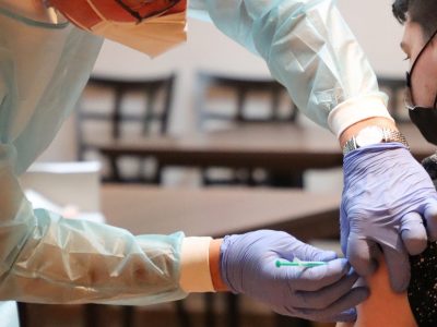 Вакцинация на треть повысила спрос россиян на услуги медицинских лабораторий