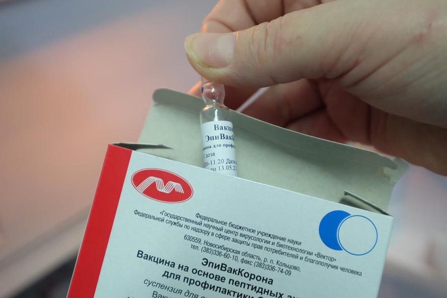 Новосибирский «Вектор» поставил на рынок свыше 40 тыс. доз вакцины «ЭпиВакКорона»