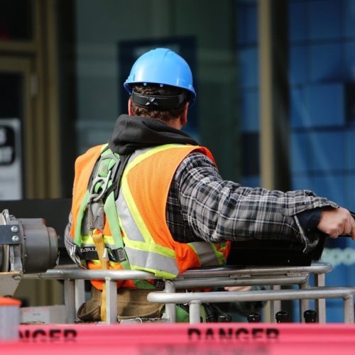 Работники строительной компании получили долгожданную заработную плату