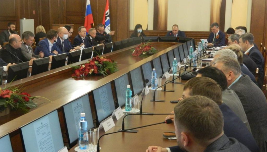 Ряд полномочий мэрии Новосибирска может уйти в дорожную пыль