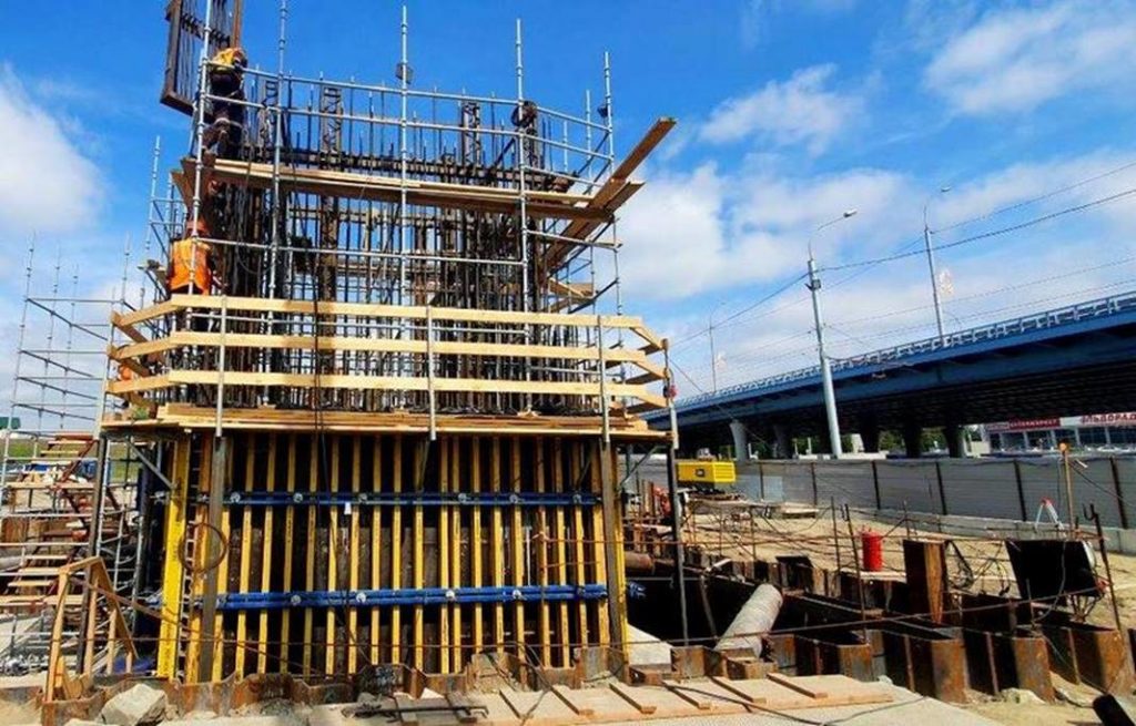 Строительство четвертого моста идет сразу на восьми площадках