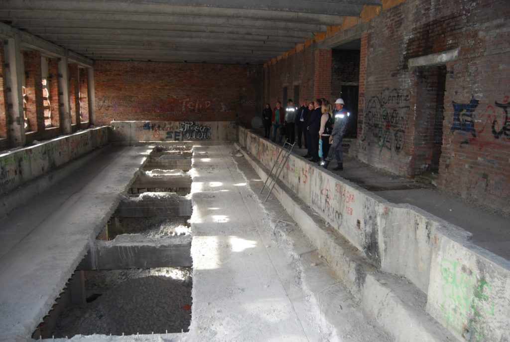 Бассейн раздора в Краснообске