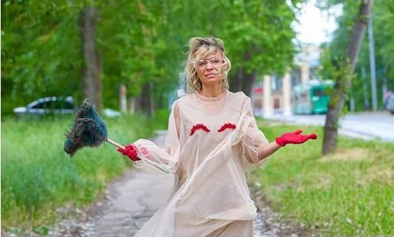 Блогер потребовала у мэра Новосибирска убрать грязь с дорог и тротуаров