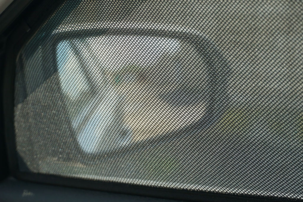 За автомобильные шторки и каркасные сетки будут наказывать жёстче