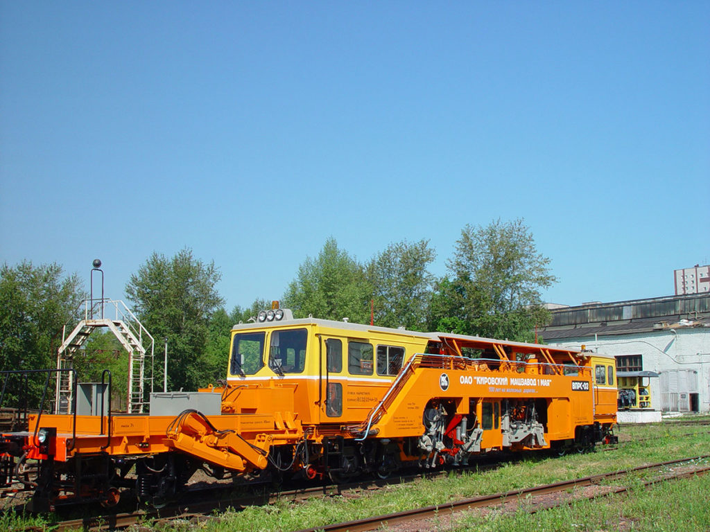 «Сибантрацит» приобрел машину для строительства, ремонта и содержания железнодорожных путей