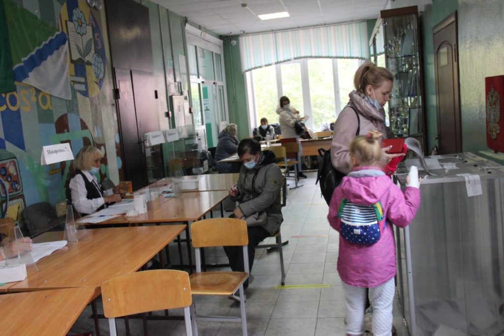 День голосования: «ходить по одному, ни с кем не разговаривать»?