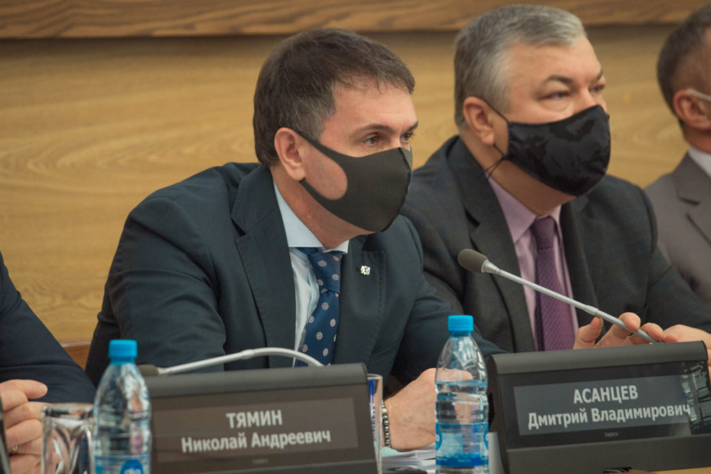 Высшим чинам мэрии «со скрипом», но индексировали зарплату