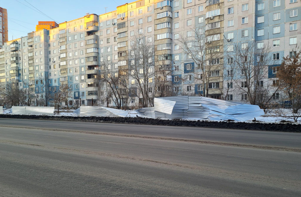 Жители Плющихинского жилмассива против строительства торговых павильонов вместо гаражей