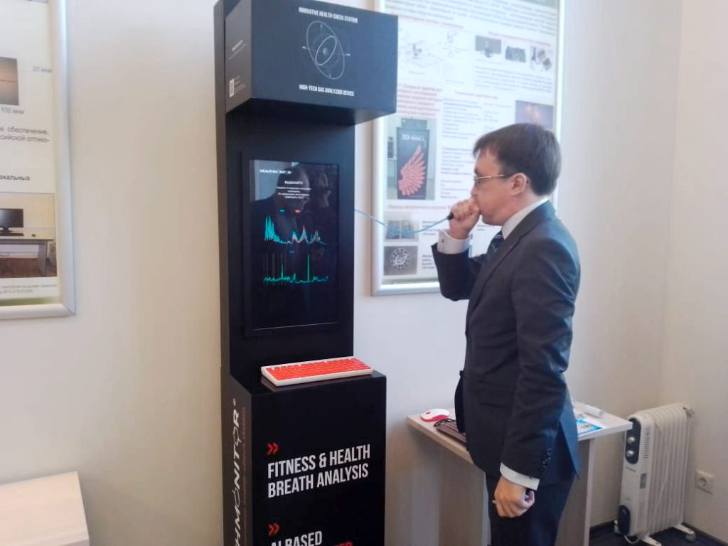 Ученые диагностируют коронавирус за несколько секунд с одного выдоха