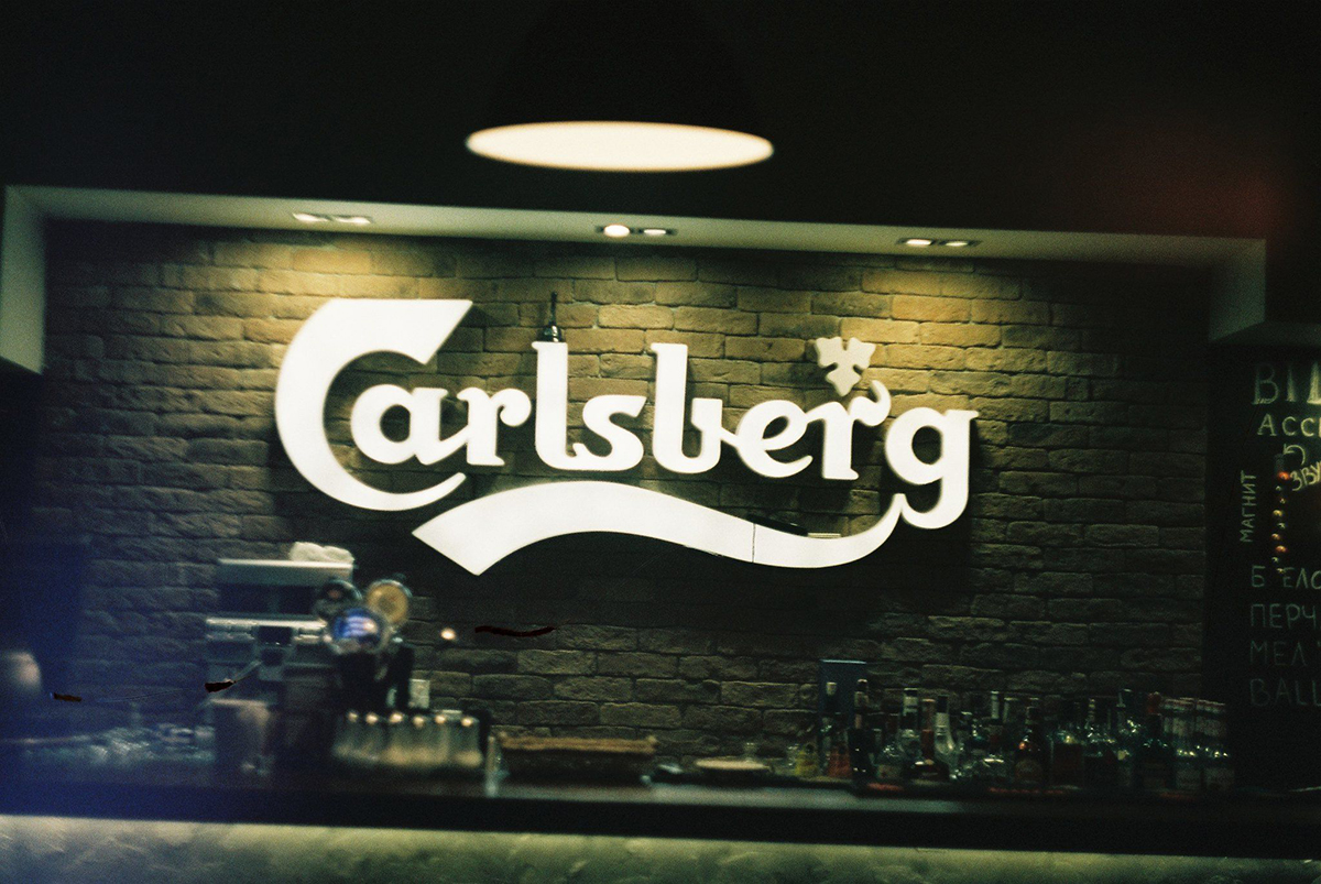 Датская пивоваренная компания. Новосибирск Carlsberg. Карлсберг Казахстан. Малыш и Карлсберг. Carlsberg Azerbaijan.