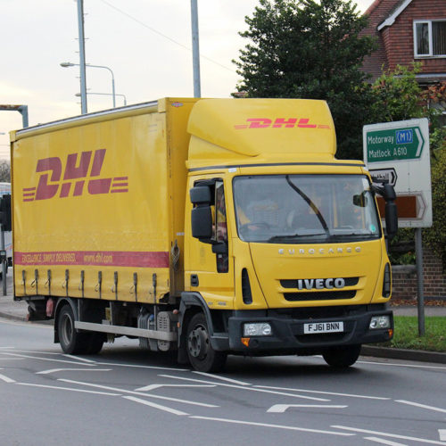 DHL приостановила импортные транспортные перевозки в Россию
