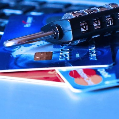 Мошенники используют фейковые сайты, предназначенные для проверки банковских карт