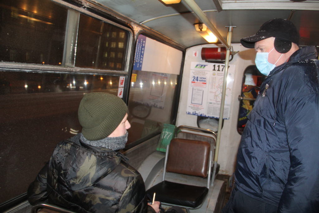 Прощание новосибирцев с масками все ближе