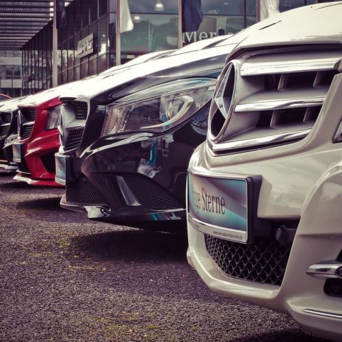 Продажи Mercedes-Benz упали более чем на треть