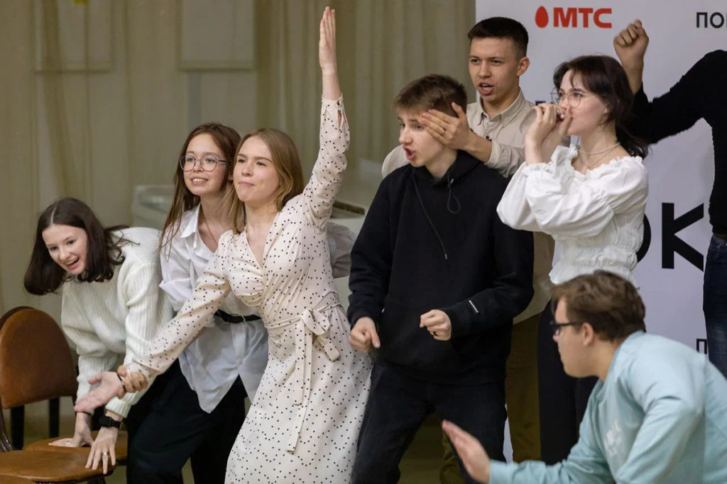 Две школьницы из Новосибирска и Бердска успешно прошли прослушивание в ГИТИС