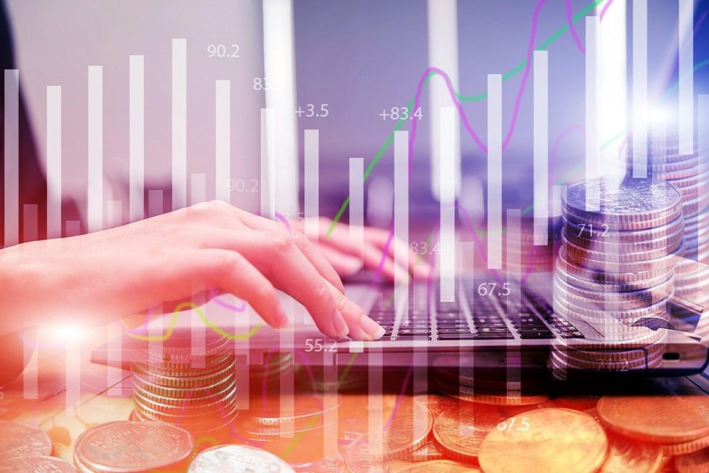 Курс доллара может поднять зарплаты работникам IT-отрасли