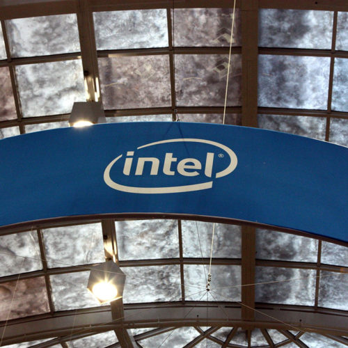 Intel приостанавливает работу в России