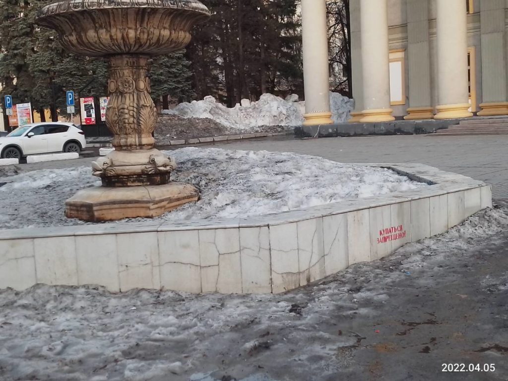 Городские фонтаны запускают после пандемийного простоя