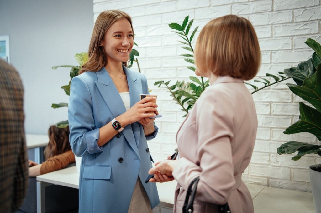 «Коммуникации становятся более осторожными и упрощаются»