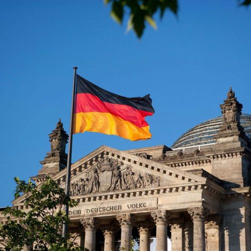 Германия возобновила прием заявок на визы от россиян