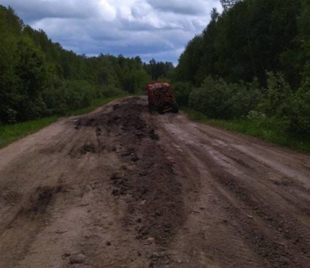 Дорогу в Колыванском районе закрыли для большегрузов на месяц