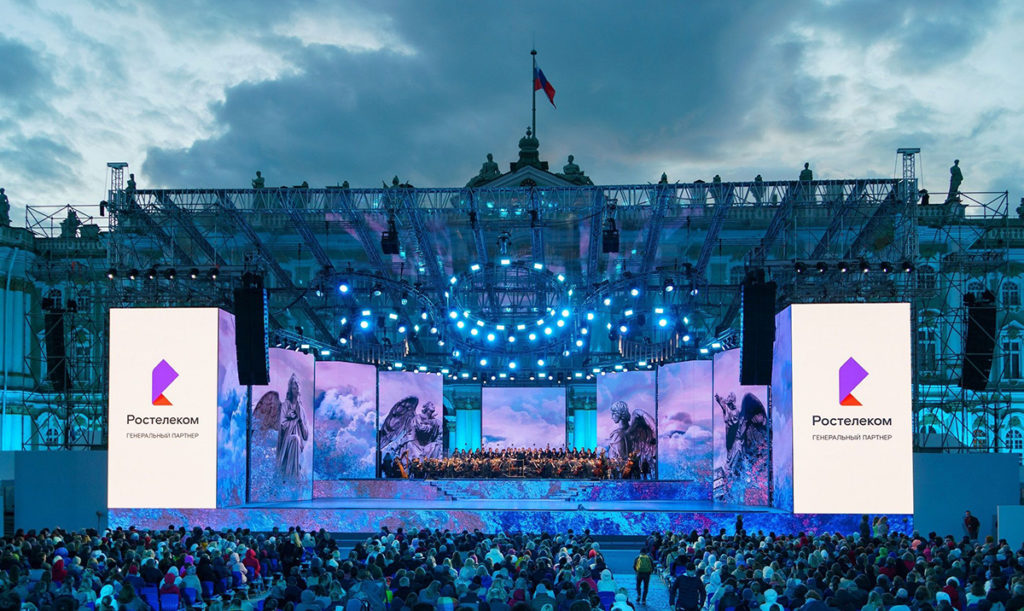 Новая «Классика на Дворцовой» прозвучала в Новосибирске с аншлагом