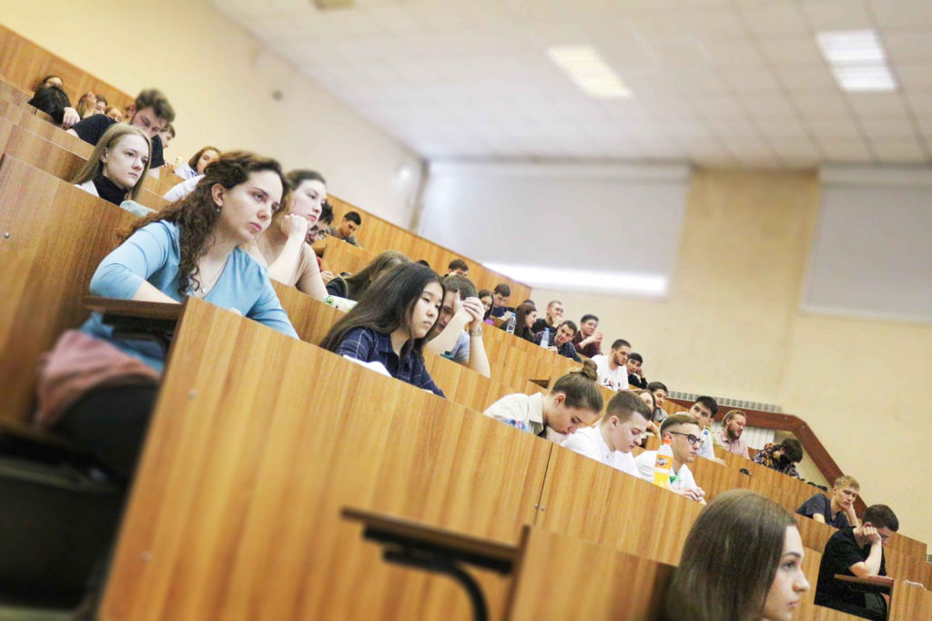 Студентам новосибирского вуза предложили получить второй диплом бесплатно