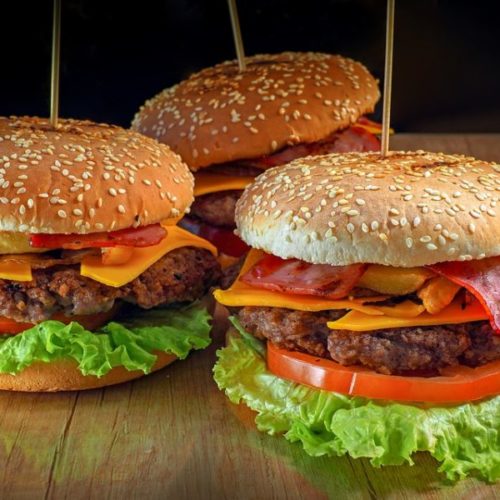 Сеть ресторанов быстрого питания «Вкусно — и точка» представила аналоги «Биг Мака» и «Макфлурри»