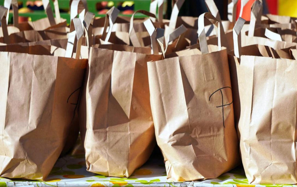 Бесплатно раздавать еду нуждающимся могут разрешить торговым сетям